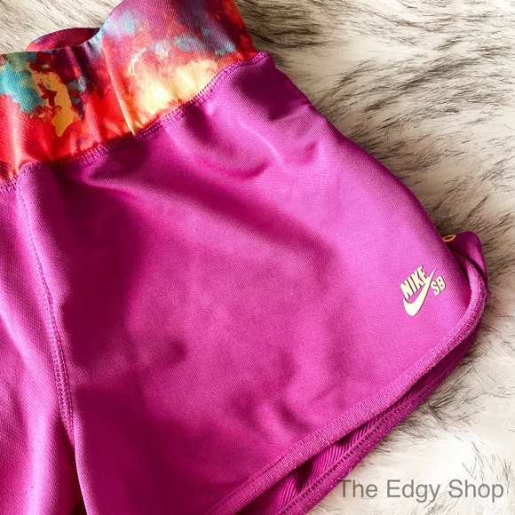 Nike | Skateboarding Athletic Dolphin Hem Shorts - Picture 3 of 7